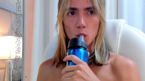 tayler_swift1 online show from December 4, 6:44 am