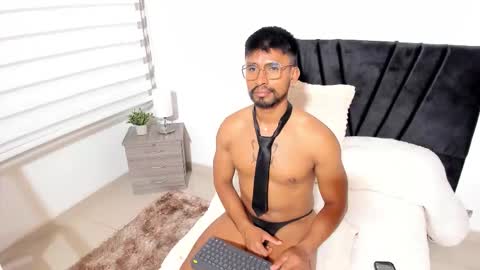 taylormaccurdy_ online show from October 9, 6:13 pm