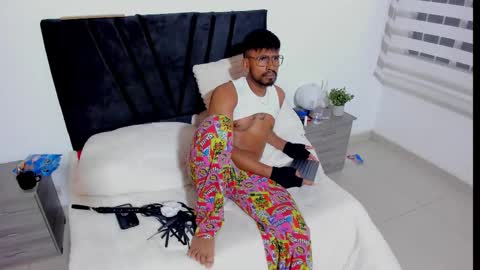 taylormaccurdy_ online show from September 12, 6:08 pm