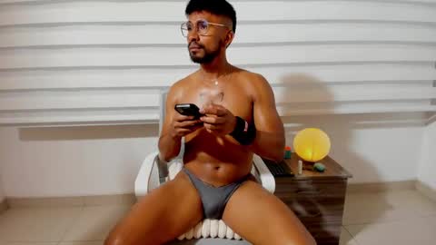 taylormaccurdy_ online show from September 27, 4:49 pm