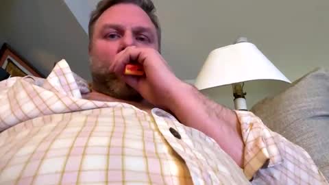 Snapshot of tbiz82 chatting on February 14, 4:37 am Tbiz82 online show from February 14, 4:37 am