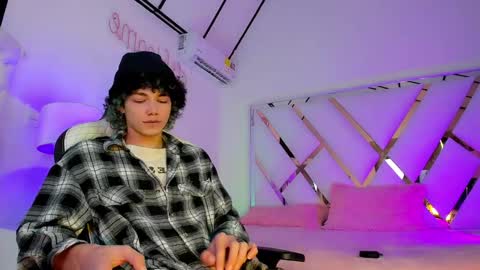 thanier_18 online show from March 31, 7:26 pm