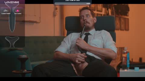 Snapshot of the_dilf chatting on December 31, 5:07 pm The DILF -  online show from December 31, 5:07 pm