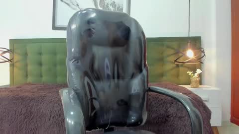   T H E    M A R K   K I N G online show from October 5, 7:18 pm