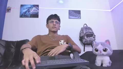 Danny online show from December 13, 1:15 am