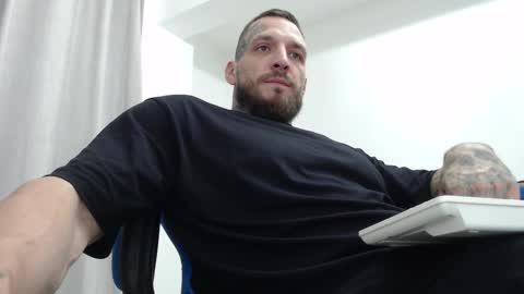 Snapshot of thebestmuscles chatting on September 30, 7:39 pm John online show from September 30, 7:39 pm