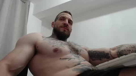 Snapshot of thebestmuscles chatting on October 5, 8:57 pm John online show from October 5, 8:57 pm