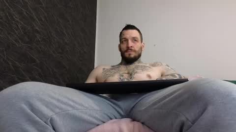 Snapshot of thebestmuscles chatting on February 13, 8:27 am John online show from February 13, 8:27 am