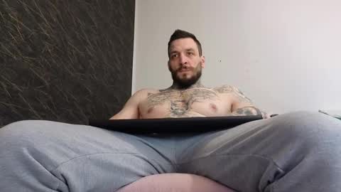 Snapshot of thebestmuscles chatting on February 20, 7:45 am John online show from February 20, 7:45 am