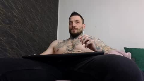 Snapshot of thebestmuscles chatting on February 9, 2:18 pm John online show from February 9, 2:18 pm