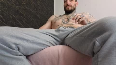 Snapshot of thebestmuscles chatting on February 11, 8:05 am John online show from February 11, 8:05 am