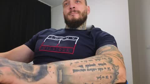 Snapshot of thebestmuscles chatting on December 5, 12:44 pm John online show from December 5, 12:44 pm