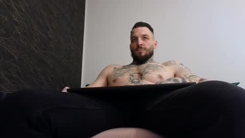 Snapshot of thebestmuscles chatting on March 9, 7:34 am John online show from March 9, 7:34 am