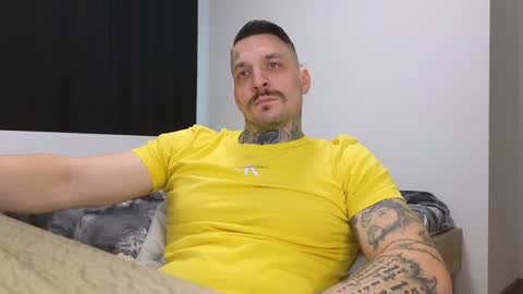 Snapshot of thebestmuscles chatting on December 12, 10:34 am John online show from December 12, 10:34 am