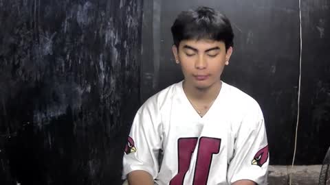 Snapshot of thehugecomeback chatting on February 19, 2:01 pm Xerxis online show from February 19, 2:01 pm