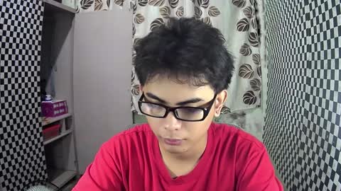 Snapshot of thehugecomeback chatting on December 8, 7:26 am Xerxis online show from December 8, 7:26 am