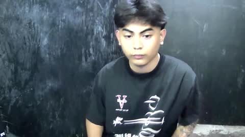 Snapshot of thehugecomeback chatting on March 12, 10:16 am Xerxis online show from March 12, 10:16 am