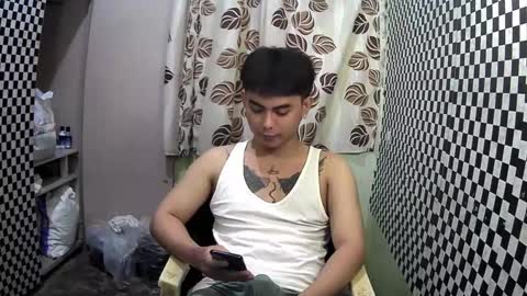 Snapshot of thehugecomeback chatting on January 19, 4:36 pm Xerxis online show from January 19, 4:36 pm