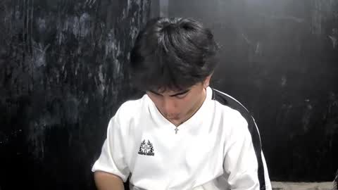 Snapshot of thehugecomeback chatting on March 2, 6:35 pm Xerxis online show from March 2, 6:35 pm