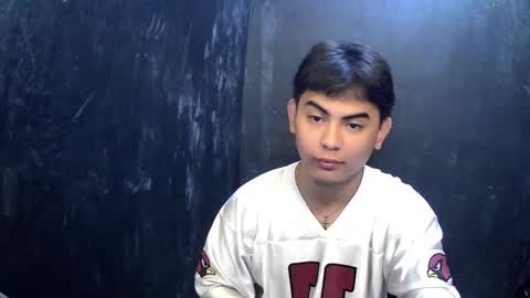 Snapshot of thehugecomeback chatting on February 9, 8:24 pm Xerxis online show from February 9, 8:24 pm