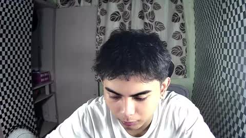 Snapshot of thehugecomeback chatting on December 4, 10:35 am Xerxis online show from December 4, 10:35 am