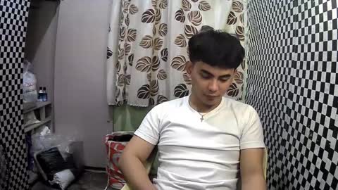 Snapshot of thehugecomeback chatting on January 21, 5:38 pm Xerxis online show from January 21, 5:38 pm