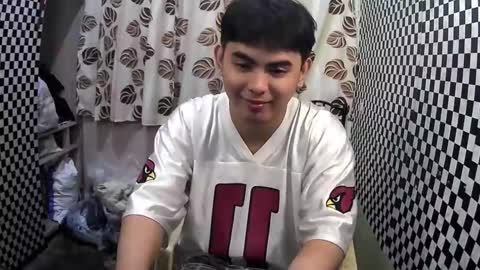 Snapshot of thehugecomeback chatting on January 31, 5:21 pm Xerxis online show from January 31, 5:21 pm