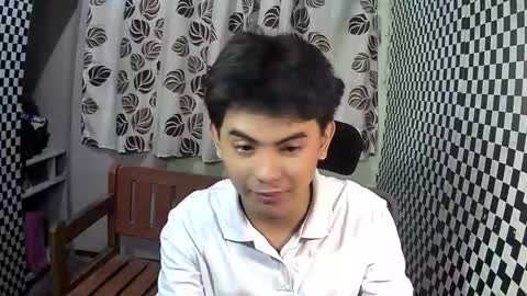 Snapshot of thehugecomeback chatting on December 22, 2:06 pm Xerxis online show from December 22, 2:06 pm