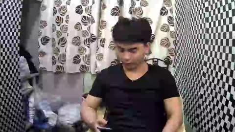 Snapshot of thehugecomeback chatting on February 1, 4:00 pm Xerxis online show from February 1, 4:00 pm