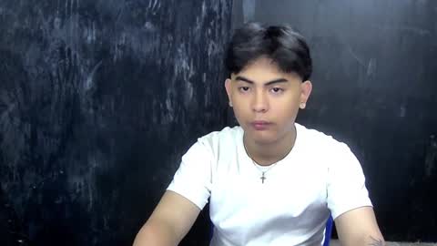 Snapshot of thehugecomeback chatting on March 9, 2:32 pm Xerxis online show from March 9, 2:32 pm