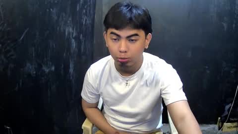 Snapshot of thehugecomeback chatting on February 10, 7:38 pm Xerxis online show from February 10, 7:38 pm