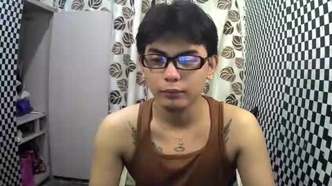 Snapshot of thehugecomeback chatting on January 7, 12:48 pm Xerxis online show from January 7, 12:48 pm