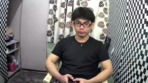 Snapshot of thehugecomeback chatting on January 10, 11:22 am Xerxis online show from January 10, 11:22 am