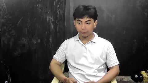 Snapshot of thehugecomeback chatting on February 12, 9:54 pm Xerxis online show from February 12, 9:54 pm