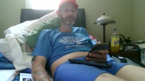 Snapshot of theycallmemellowthebreeze chatting on September 14, 3:47 pm mellow online show from September 14, 3:47 pm