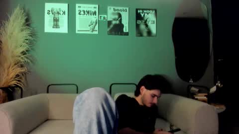 thiaan__ online show from November 1, 12:04 am