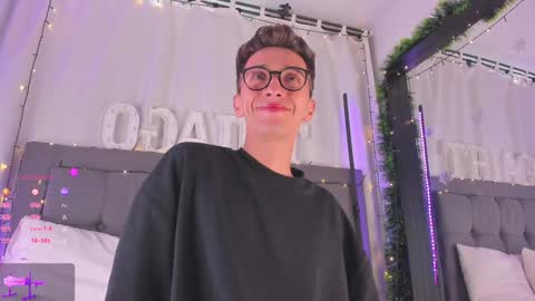 Snapshot of thiago_jones chatting on January 6, 8:28 pm SanThiago online show from January 6, 8:28 pm