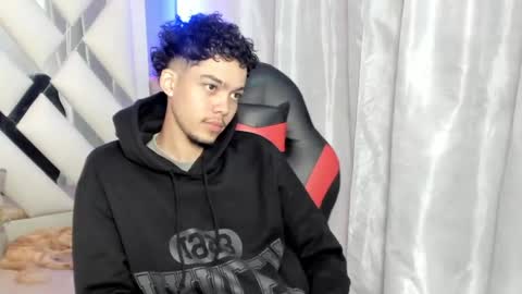 Thiago online show from April 14, 9:36 pm