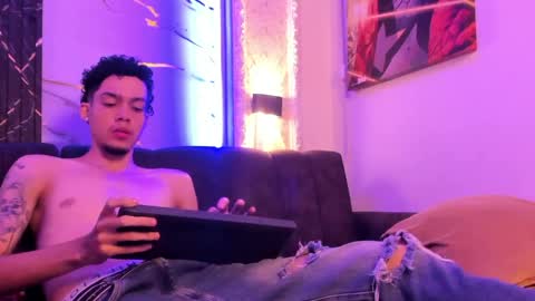 Thiago online show from April 30, 8:57 pm
