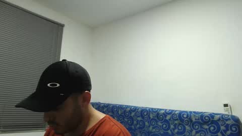 Snapshot of thiagohot_xx chatting on October 24, 11:17 pm Thiago online show from October 24, 11:17 pm