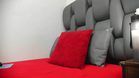 Thia Gomez online show from March 24, 7:07 pm