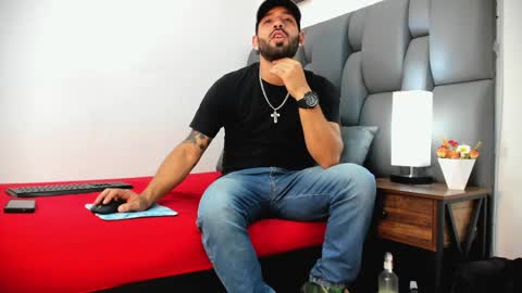 Thia Gomez online show from April 11, 7:06 pm