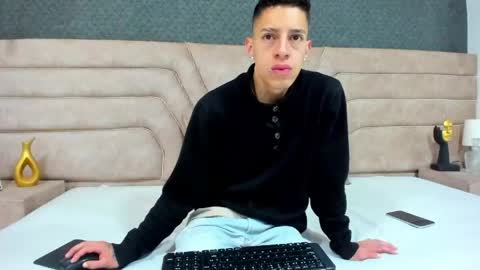 Thiago   online show from May 30, 2:00 am