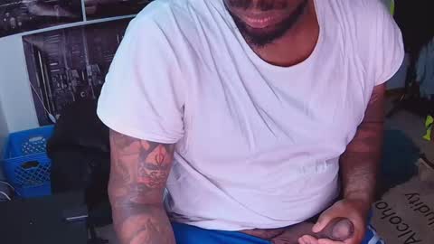 thickchickluver online show from October 31, 9:56 am