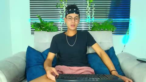 Thiago Saenzz online show from February 3, 2:44 pm