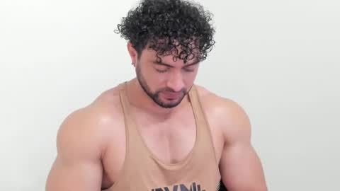 Snapshot of thomas_brandon chatting on October 28, 4:59 am Thomas Brandon online show from October 28, 4:59 am