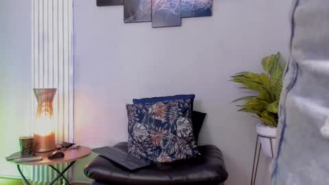 Snapshot of thomas_eliotts chatting on December 21, 6:55 pm Thomas Eliott   independent model online show from December 21, 6:55 pm