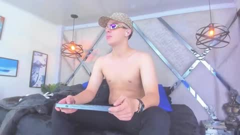 ---Thomas--- online show from February 25, 4:24 am