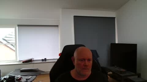 thomash32 online show from November 29, 12:40 pm