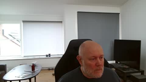 Snapshot of thomash32 chatting on October 26, 9:55 am thomash32 online show from October 26, 9:55 am
